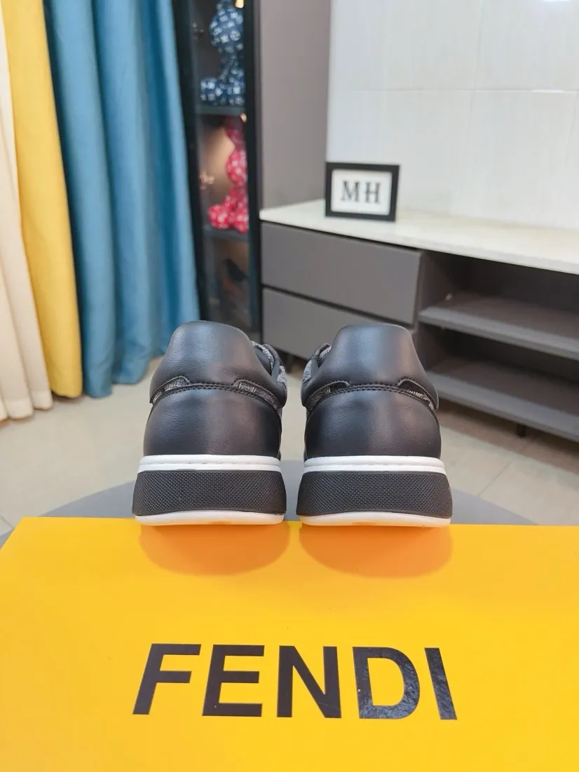 Men's Men's Shoes💰420🌹🌹[fendi] Fendi's classic and comfortable men's, this complex sneaker is made of soft calfskin➕genuine leather lining➕original ultra-light rubber material with rough outsole. This unique and light style is suitable for the casual and refined sensibility of this season. It is comfortable and natural on the feet. It is an everyday style for casual travel in autumn and winter! 38/44